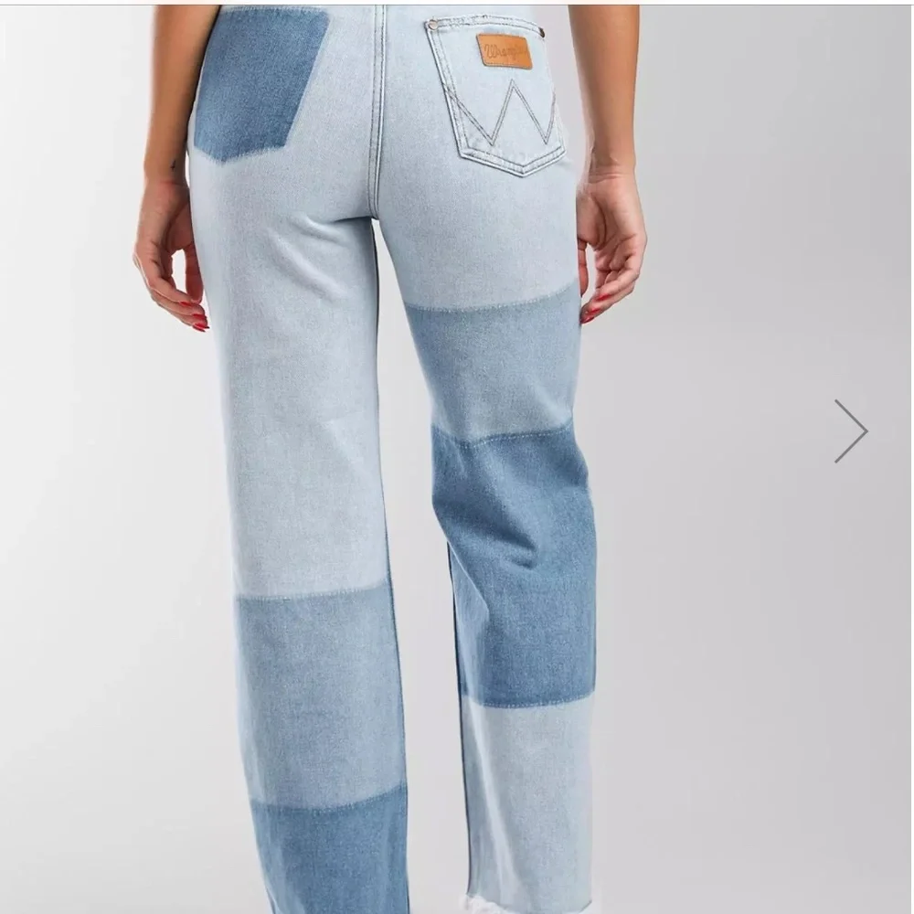 Womens Billabong x Wrangler Patch It High Straight Jeans sz 31NWT - Picture 3 of 6